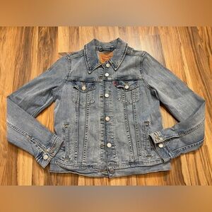 Levi’s Women Classic Trucker Denim Jacket